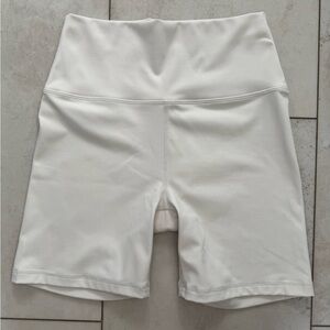 Set Active Luxform Biker Shorts in Blanc
